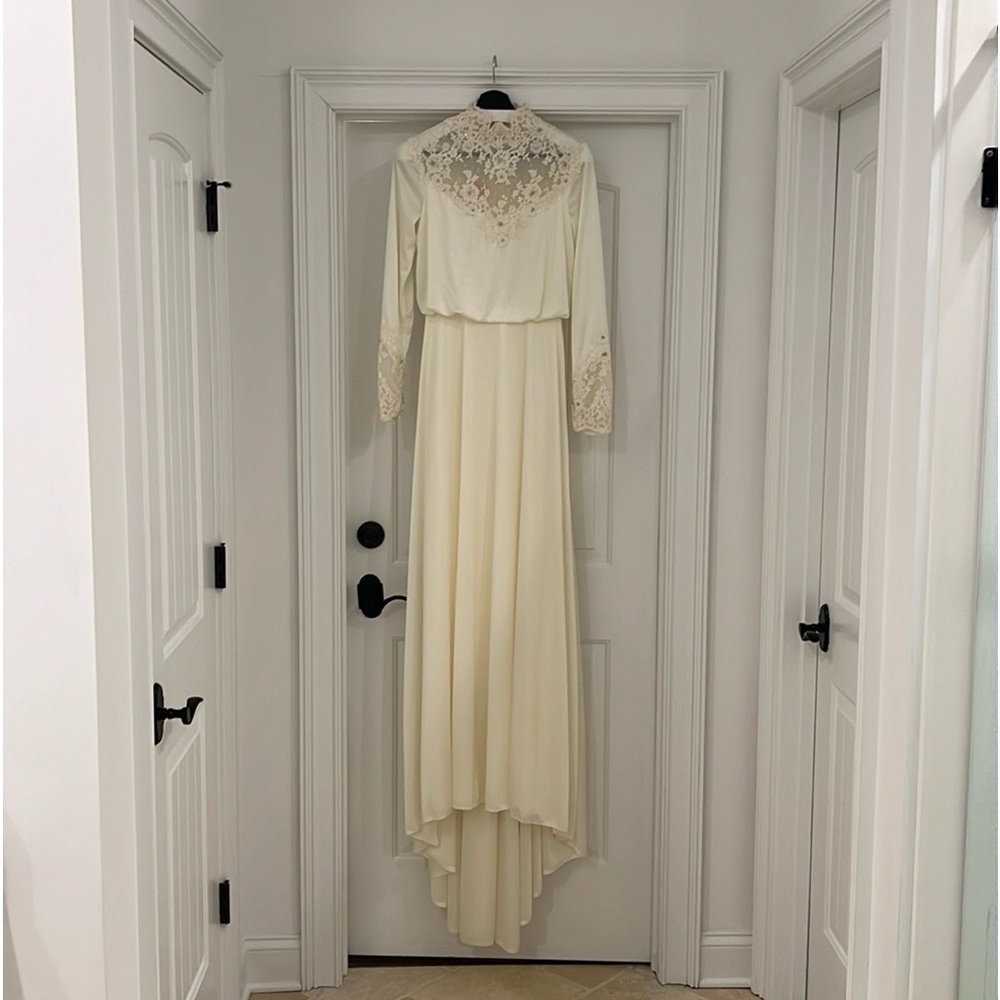 STUNNING! Custom Made Vintage 1970’s Ivory Silk, Lace, & pearls Wedding Dress!!!
